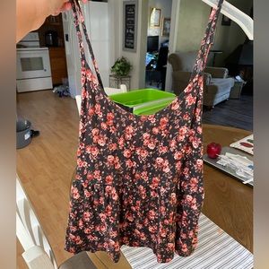 American Eagle tank top/kinda crop top